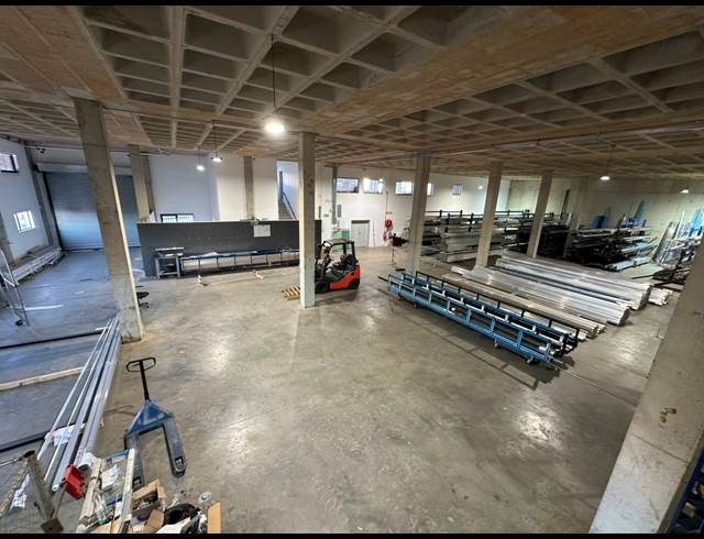 5,002M² WAREHOUSE TO LET IN COSMO BUSINESS PARK